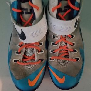 Lebron soldier orange blue